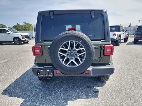 Used 2024 Jeep Wrangler Sahara image 7