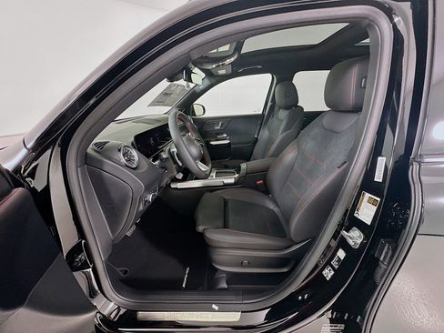 New 2026 Mercedes-Benz GLB 250 4MATIC image 22