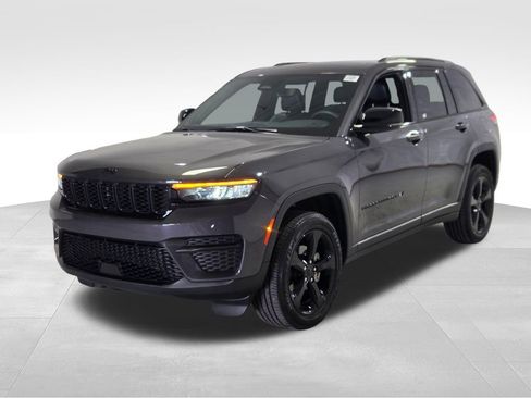 Used 2023 Jeep Grand Cherokee Altitude AWD/4WD image 21
