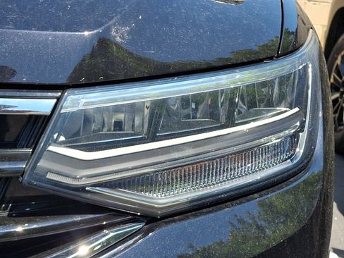 Used 2023 Volkswagen Tiguan SE R-Line AWD/4WD image 4
