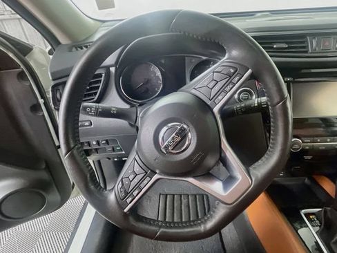 Used 2017 Nissan Rogue SL w/ SL Premium Package FWD image 12