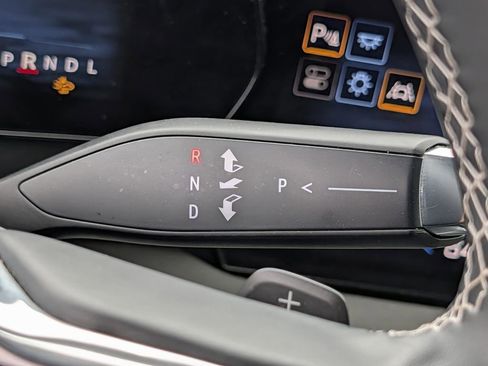 Used 2025 Chevrolet Traverse LT FWD image 21