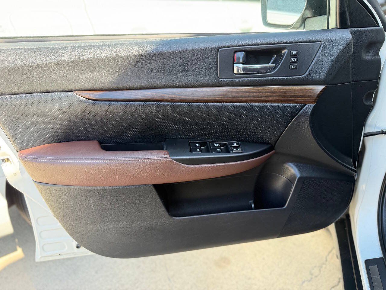 Used 2013 Subaru Outback 2.5i Limited w/ Special Appearance Pkg AWD/4WD image 17