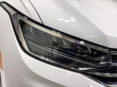 Used 2024 Volkswagen Tiguan SE w/ Panoramic Sunroof Package FWD image 29