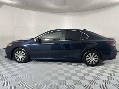 Used 2021 Toyota Camry LE FWD image 5
