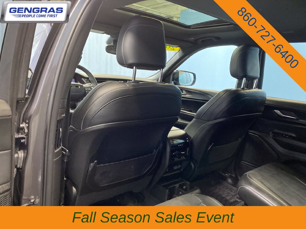 Used 2023 Jeep Grand Cherokee L Altitude AWD/4WD image 30
