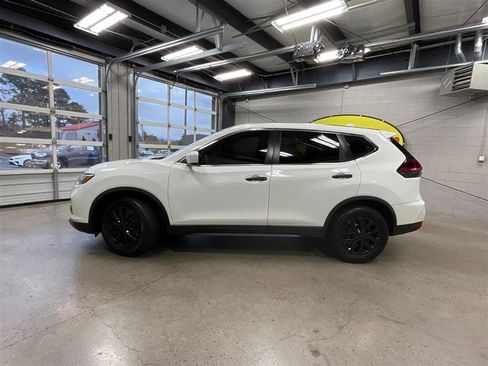 Used 2020 Nissan Rogue S image 2