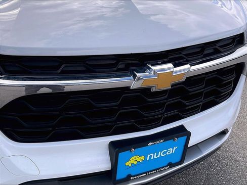 Used 2025 Chevrolet Trax LT w/ LT Convenience Package FWD image 28