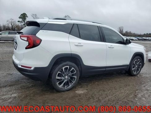 Used 2024 GMC Terrain SLT w/ Tech Package image 2