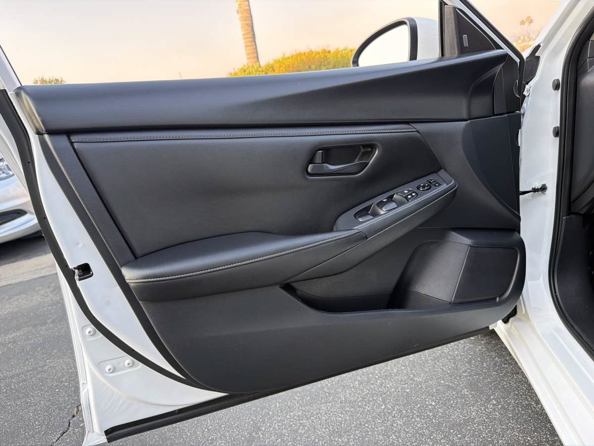 Used 2024 Nissan Sentra S FWD image 23