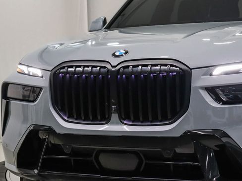 Used 2025 BMW X7 xDrive40i w/ M Sport Package AWD/4WD image 8
