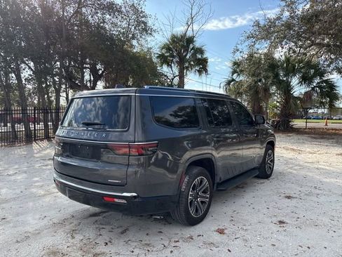 Used 2022 Jeep Wagoneer Series III image 4