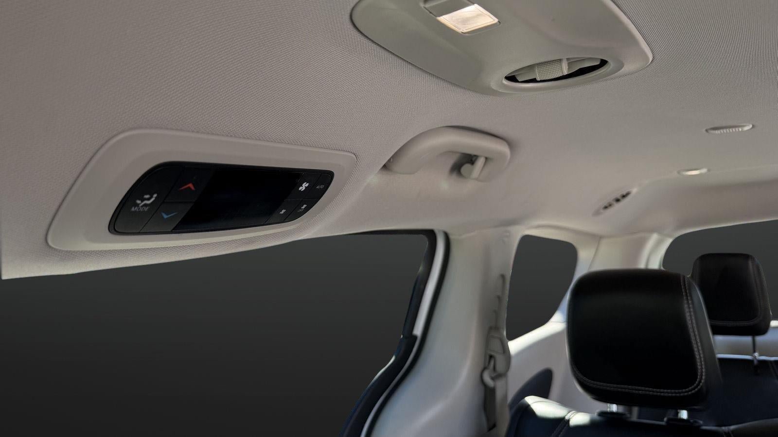 Used 2024 Chrysler Pacifica Limited FWD image 48