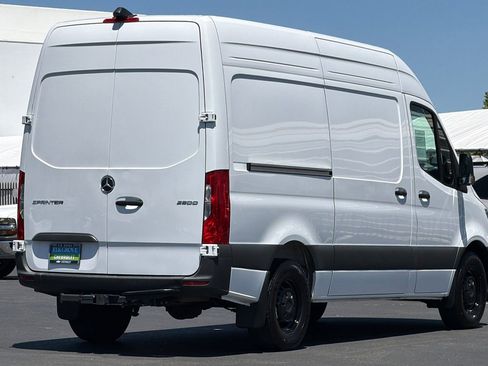 Used 2025 Mercedes-Benz Sprinter 2500 image 3