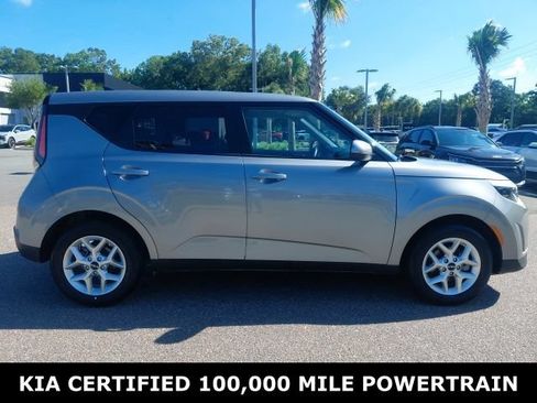 Used 2025 Kia Soul LX w/ LX Technology Package FWD image 4