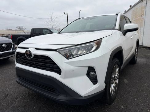 Used 2020 Toyota RAV4 XLE Premium FWD image 1