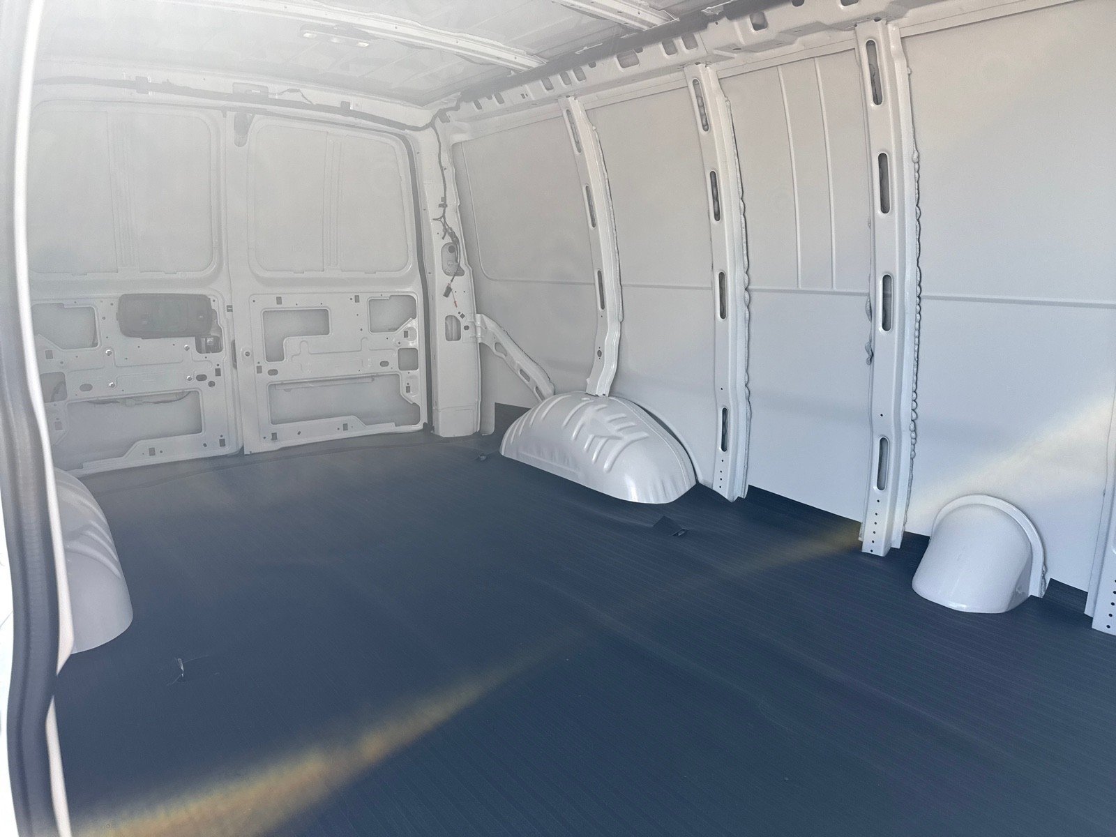 New 2025 Chevrolet Express 2500 Extended w/ Enhanced Convenience Package RWD image 17