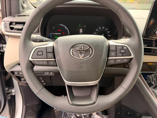 Used 2024 Toyota Sienna XLE w/ XLE Plus Package AWD/4WD image 15