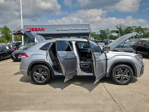 Used 2020 Volkswagen Atlas Cross Sport SE image 12
