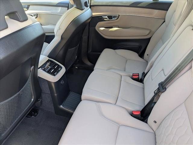 New 2026 Volvo XC90 T8 Plus w/ Protection Package Premier AWD/4WD image 16