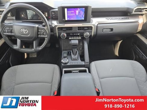 Used 2025 Toyota Tacoma SR5 AWD/4WD image 27