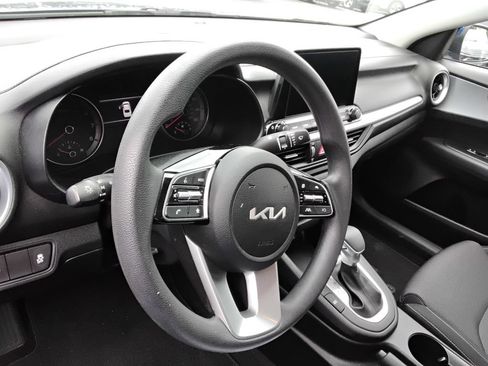 Used 2024 Kia Forte LXS w/ LXS Technology Package FWD image 8