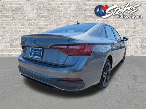 Certified 2024 Volkswagen Jetta SE w/ Panoramic Sunroof Package FWD image 4
