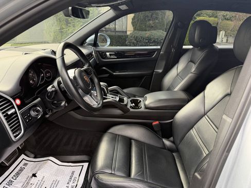 Used 2019 Porsche Cayenne S w/ Premium Package AWD/4WD image 12
