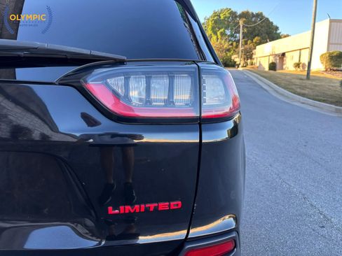 Used 2019 Jeep Cherokee Limited image 13