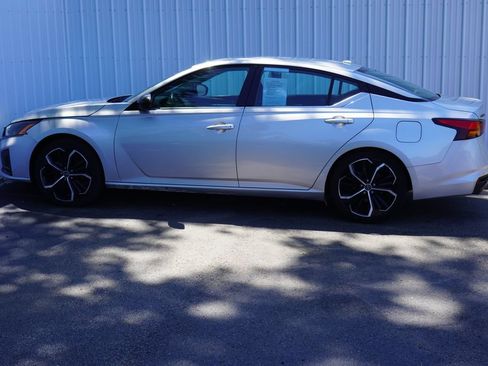 Used 2024 Nissan Altima 2.5 SR FWD image 3