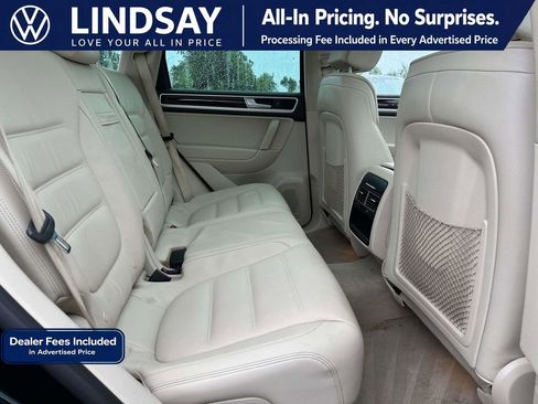 Used 2016 Volkswagen Touareg Sport AWD/4WD image 13