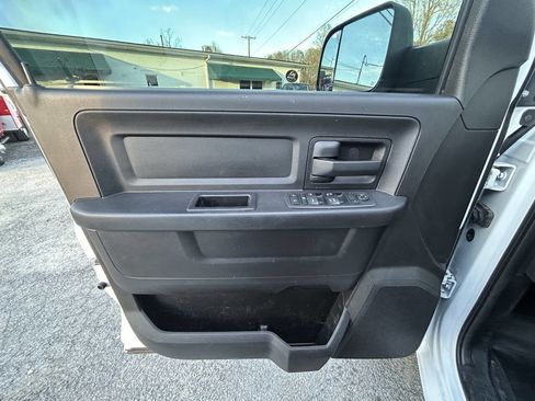 Used 2018 RAM 2500 Tradesman w/ Chrome Appearance Group image 18