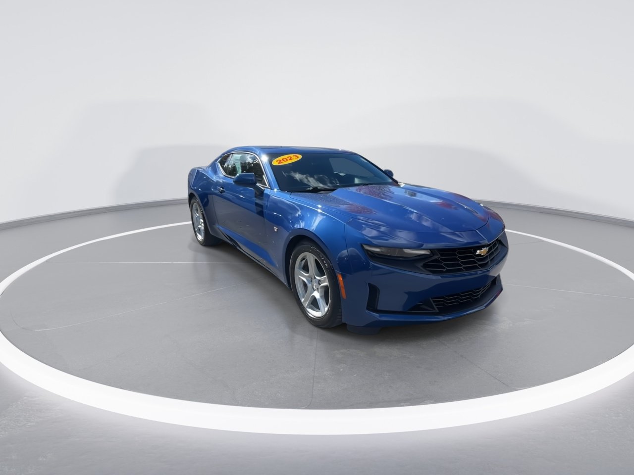 Used 2023 Chevrolet Camaro LT RWD image 2