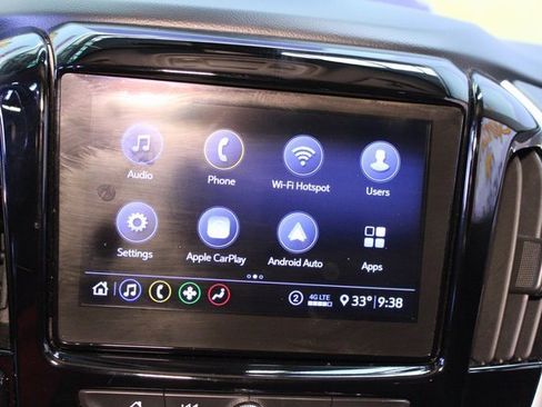 Used 2021 Chevrolet Traverse LT image 28