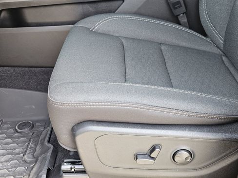 Used 2026 RAM 1500 4x4 Crew Cab image 31