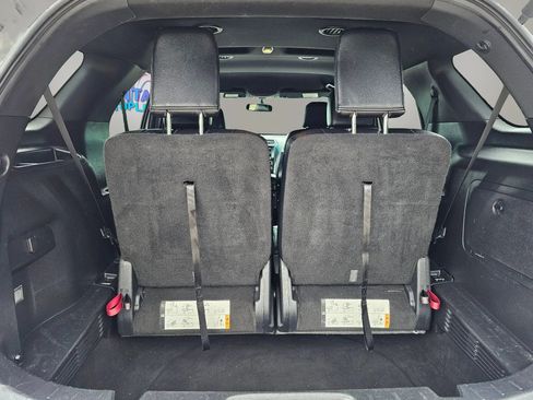 Used 2016 Ford Explorer XLT w/ Equipment Group 202A AWD/4WD image 18