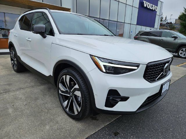 Used 2024 Volvo XC40 B5 Ultimate w/ Protection Package Premier AWD/4WD image 3
