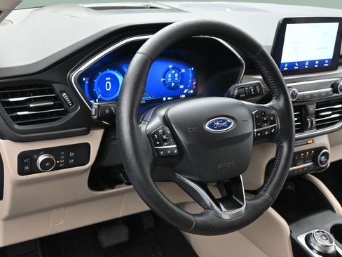 Used 2020 Ford Escape Titanium w/ Titanium Premium Package 2.0 FWD image 13