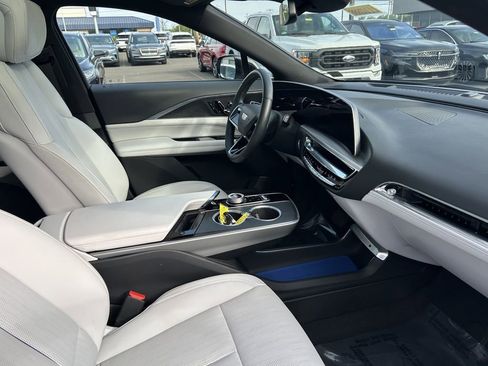 Used 2024 Cadillac Lyriq Luxury image 17