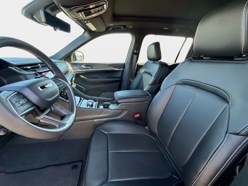 New 2025 Jeep Grand Cherokee L Limited image 23