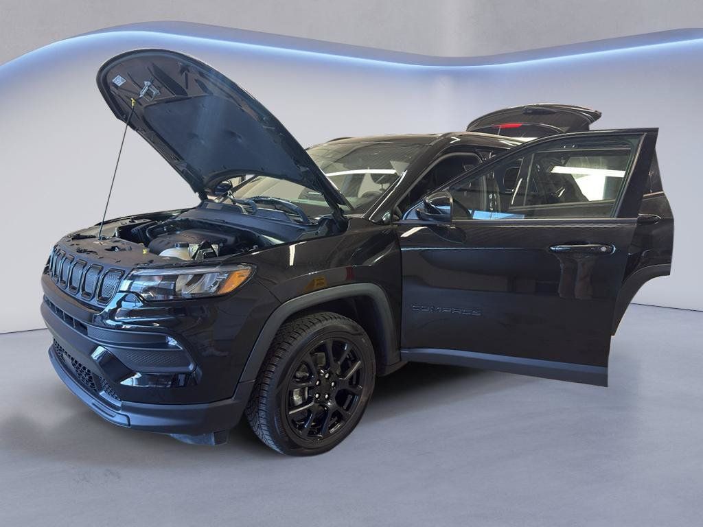 Used 2022 Jeep Compass Latitude AWD/4WD image 11
