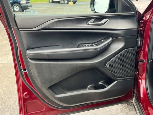 Used 2024 Jeep Grand Cherokee L Altitude image 15