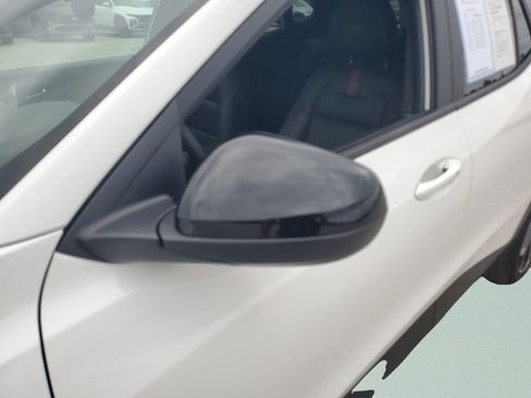 Used 2025 Chevrolet Trax RS w/ Sunroof Package FWD image 26
