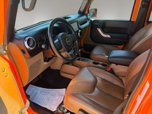 Used 2013 Jeep Wrangler Unlimited Sahara w/ Dual Top Group AWD/4WD image 8