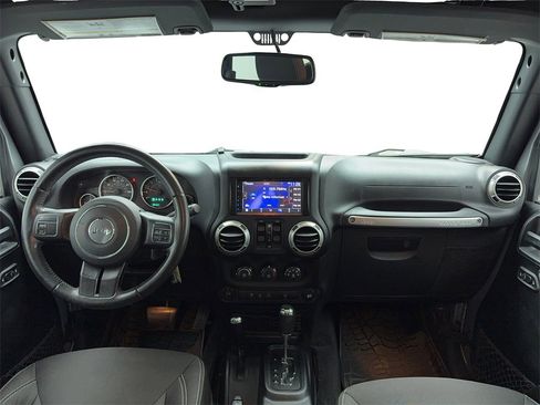 Used 2018 Jeep Wrangler Unlimited Sahara image 14