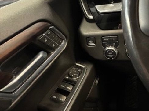 Used 2022 GMC Sierra 1500 SLT w/ SLT Premium Plus Package AWD/4WD image 16