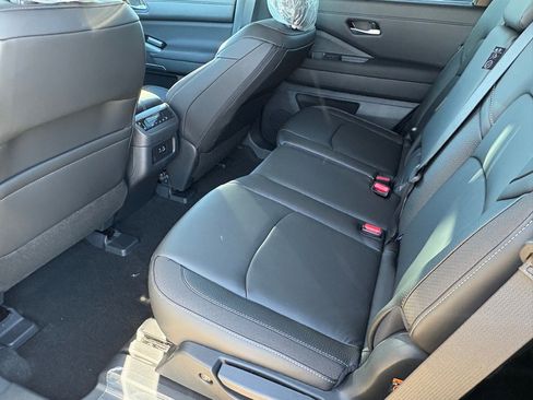 New 2025 Nissan Pathfinder SL image 21