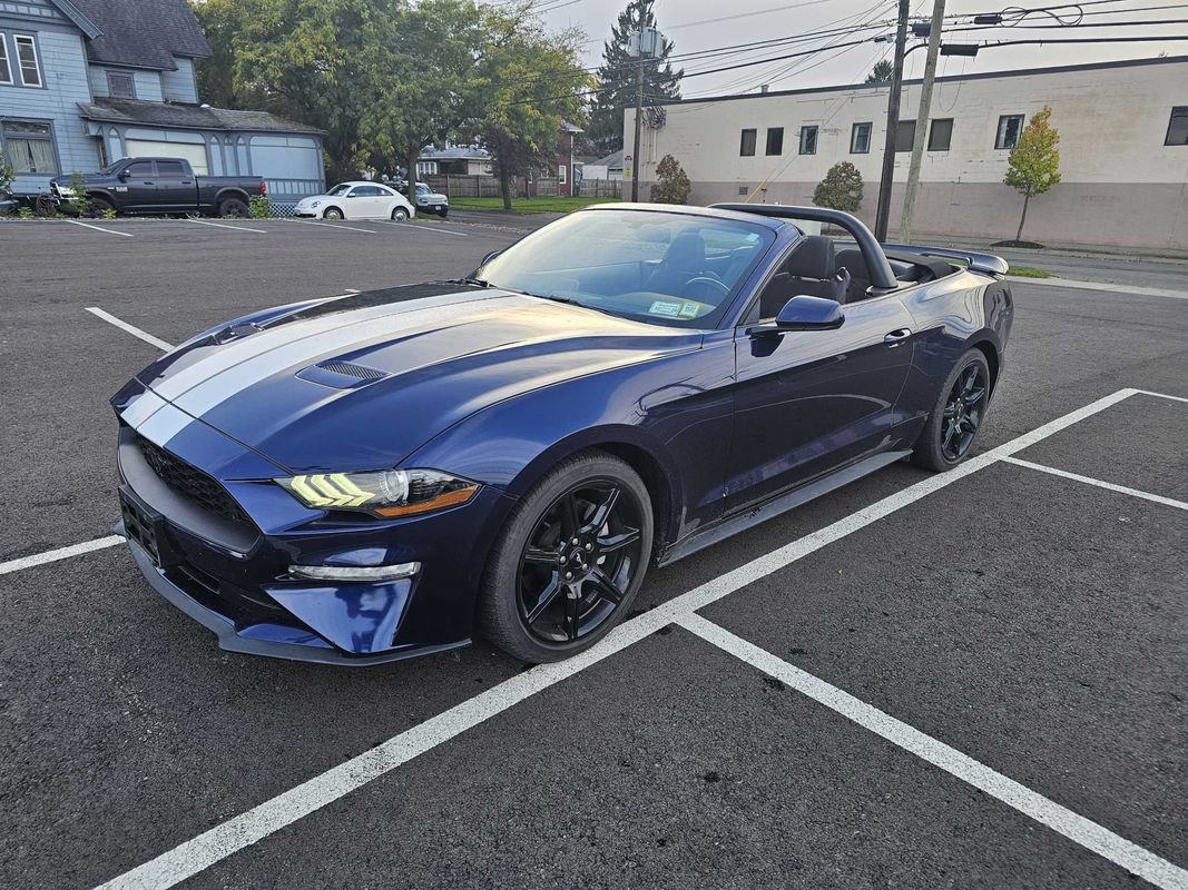 Used 2019 Ford Mustang Convertible w/ Black Accent Package RWD image 2