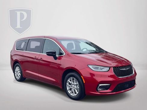 New 2026 Chrysler Pacifica Select image 1