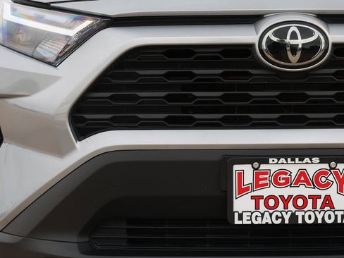 Used 2025 Toyota RAV4 LE AWD/4WD image 9